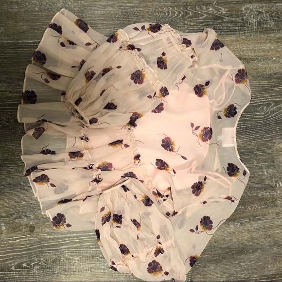 Cinq à Sept Tumbling Jasmine Regencycore BridgertonTiered Floral Blouse - Picture 6 of 6